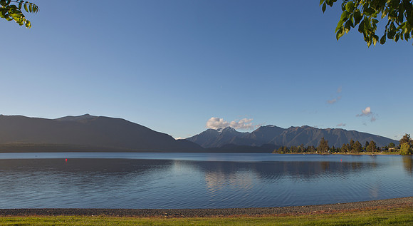 Te Anau on the shores of the lake 2