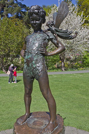 Peter Pan statue