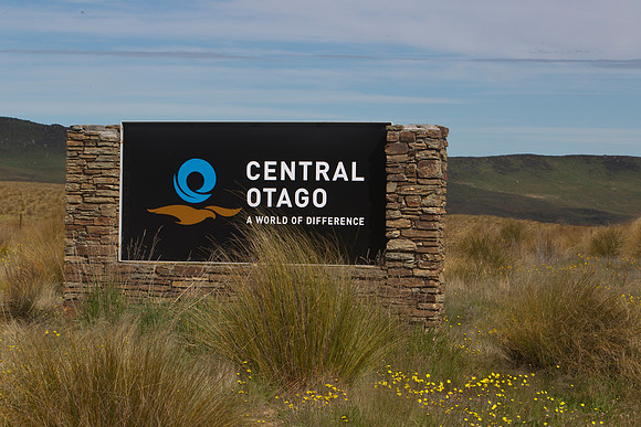 Maniototo border sign 2