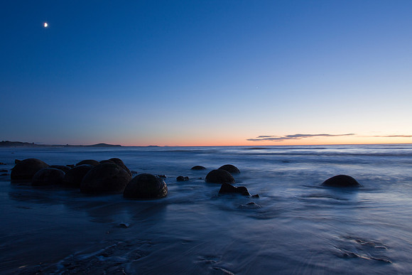 Pre-dawn light over the Moeraki Boulders
