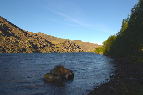 Lake Dunstan in the gorge 1